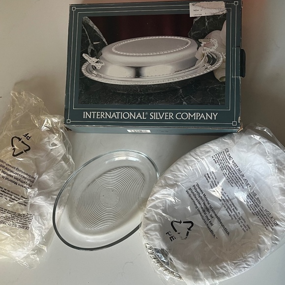 New Vintage 3-Piece Silverplated Vegetable Serving Dish with Pyrex Glass Liner - Picture 2 of 7